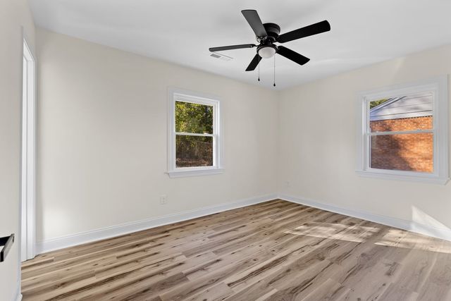 1009 Benjamin Parkway, Greensboro, NC 27408