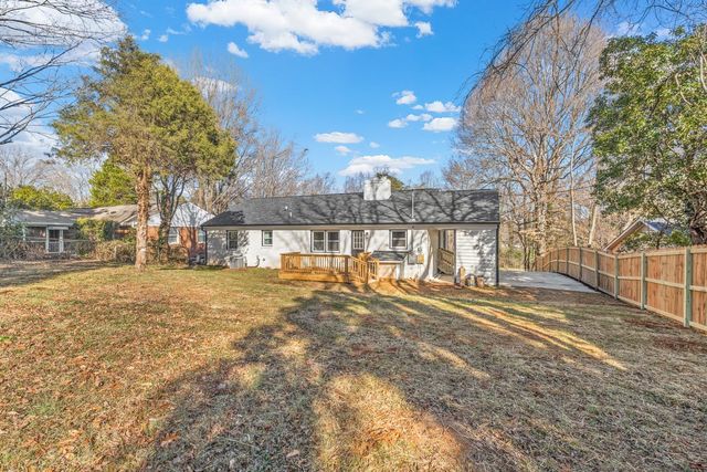 1009 Benjamin Parkway, Greensboro, NC 27408
