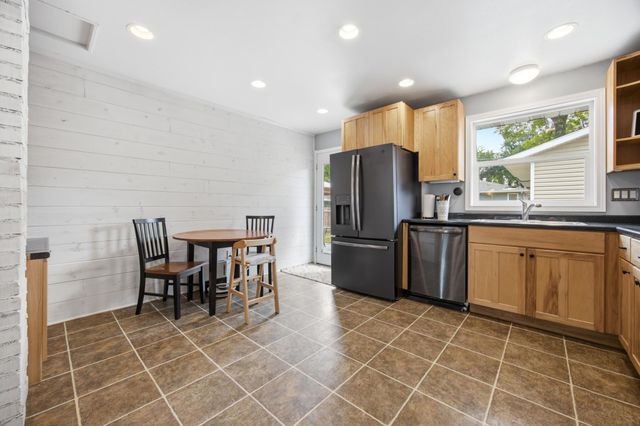 2013 7th Street N, Fargo, ND 58102