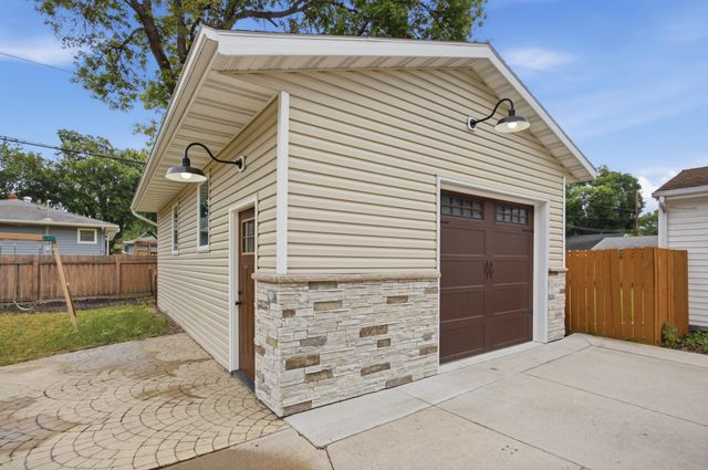 2013 7th Street N, Fargo, ND 58102