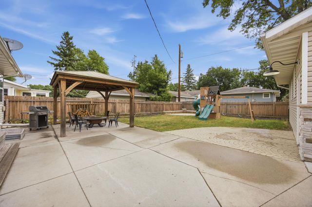 2013 7th Street N, Fargo, ND 58102