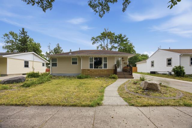 2013 7th Street N, Fargo, ND 58102