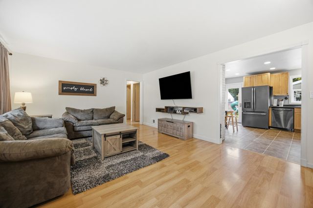 2013 7th Street N, Fargo, ND 58102