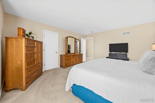 2033 Montclair Manor Drive, St Charles, MO 63303