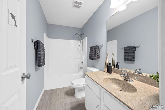 2033 Montclair Manor Drive, St Charles, MO 63303