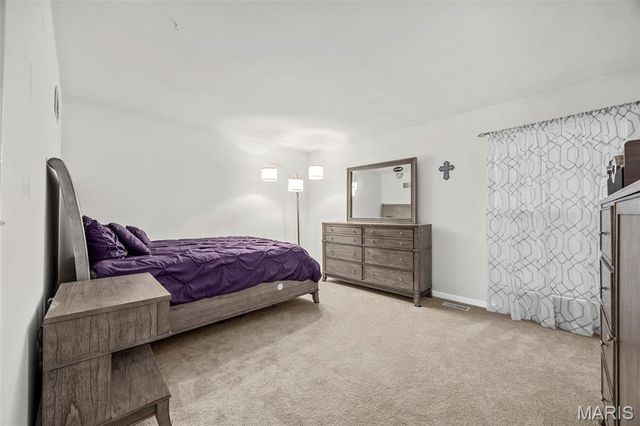2033 Montclair Manor Drive, St Charles, MO 63303