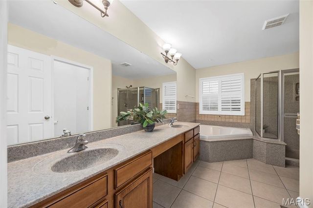 2033 Montclair Manor Drive, St Charles, MO 63303