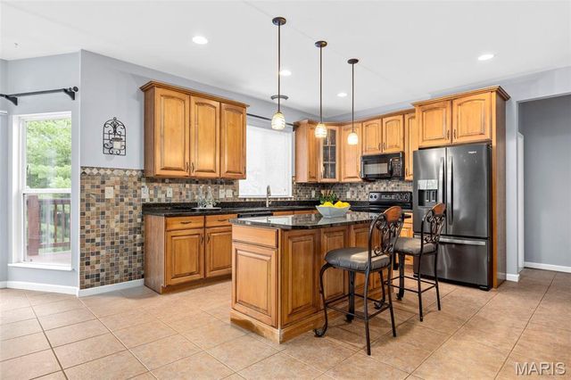 2033 Montclair Manor Drive, St Charles, MO 63303