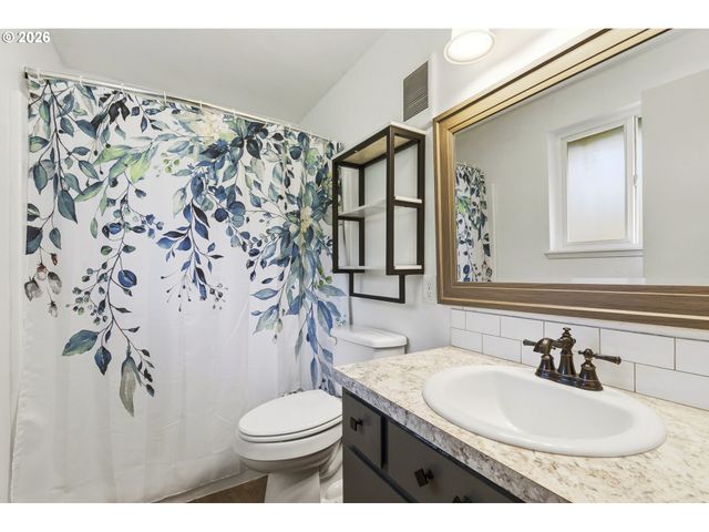 8701 Ne 109th Ct, Vancouver, WA 98682