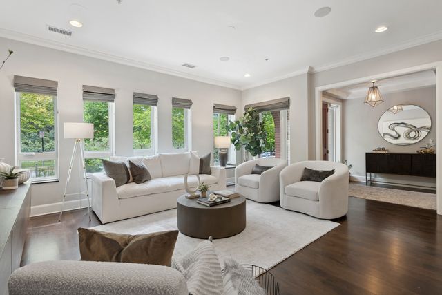 409 E Benton Place 409, Chicago, IL 60601