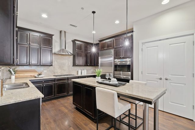 409 E Benton Place 409, Chicago, IL 60601