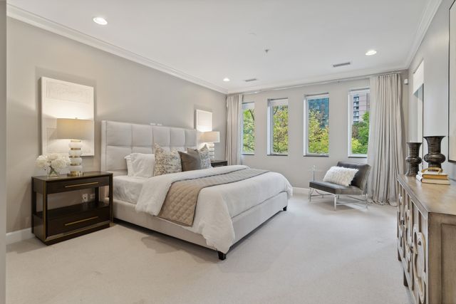 409 E Benton Place 409, Chicago, IL 60601
