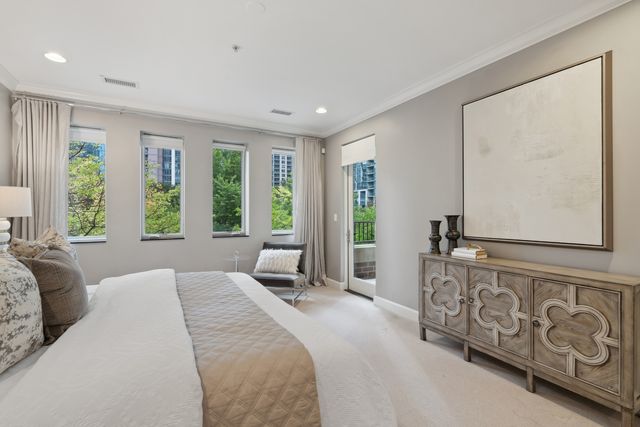 409 E Benton Place 409, Chicago, IL 60601