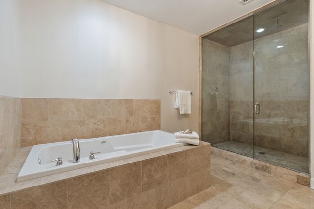 409 E Benton Place 409, Chicago, IL 60601