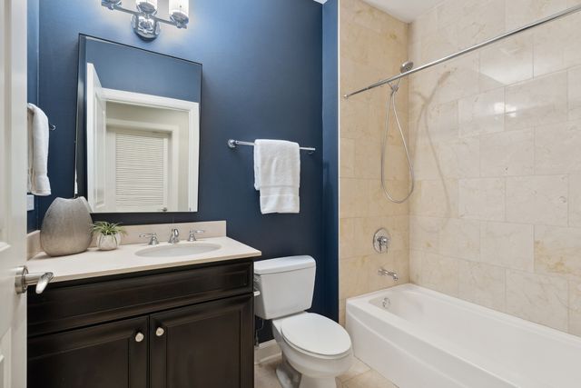 409 E Benton Place 409, Chicago, IL 60601