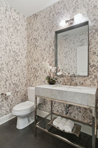 409 E Benton Place 409, Chicago, IL 60601