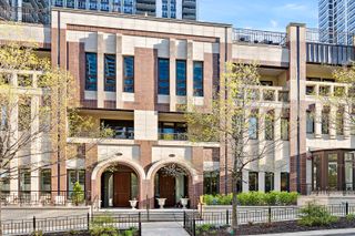 409 E Benton Place 409, Chicago, IL 60601