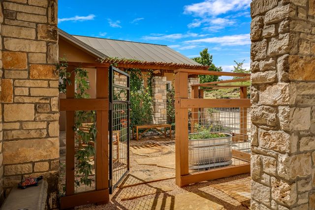 160 Antler Falls Run, Comfort, TX 78013