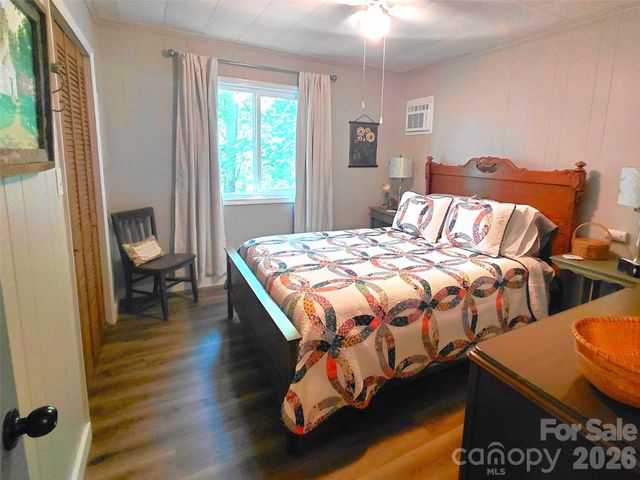 314 Blackberry Lane, Clyde, NC 28721