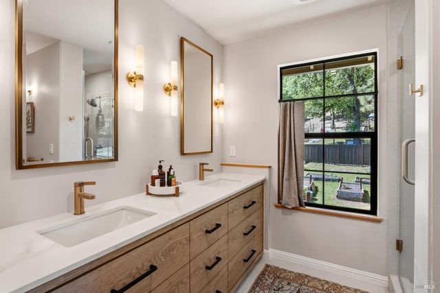 3351 Zaina Ln, Ukiah, CA 95482