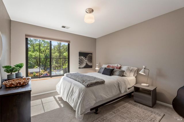 3351 Zaina Ln, Ukiah, CA 95482