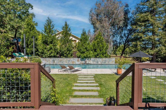 3351 Zaina Ln, Ukiah, CA 95482