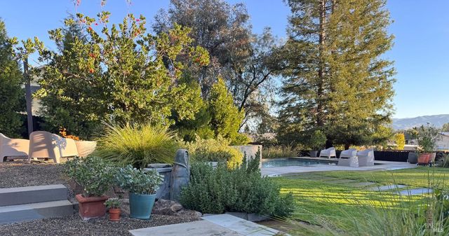3351 Zaina Ln, Ukiah, CA 95482