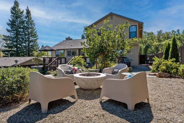 3351 Zaina Ln, Ukiah, CA 95482