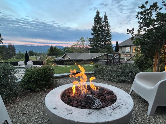 3351 Zaina Ln, Ukiah, CA 95482