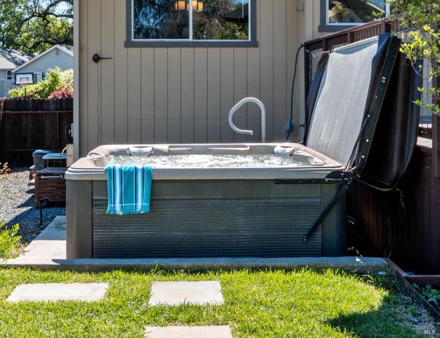 3351 Zaina Ln, Ukiah, CA 95482