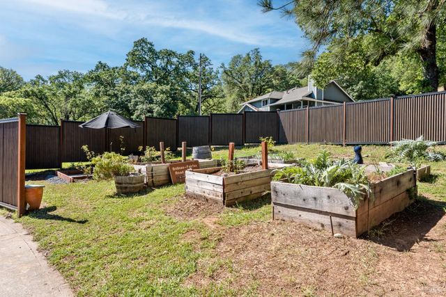 3351 Zaina Ln, Ukiah, CA 95482