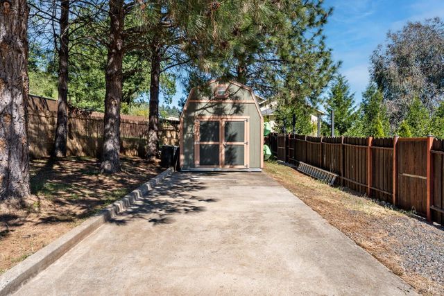 3351 Zaina Ln, Ukiah, CA 95482