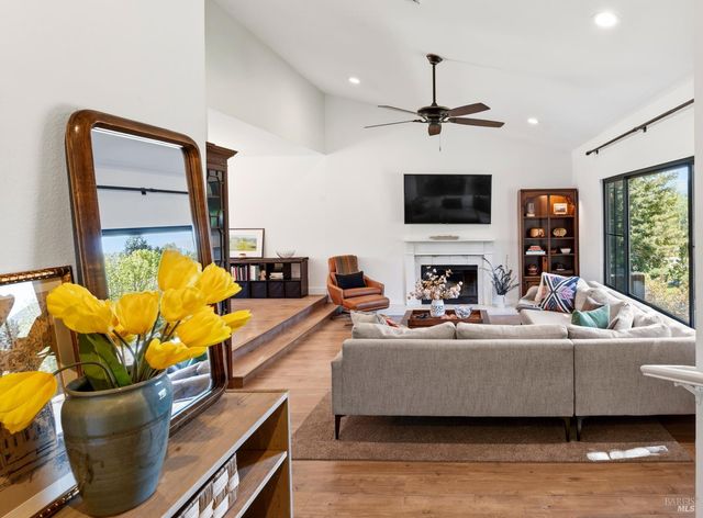 3351 Zaina Ln, Ukiah, CA 95482