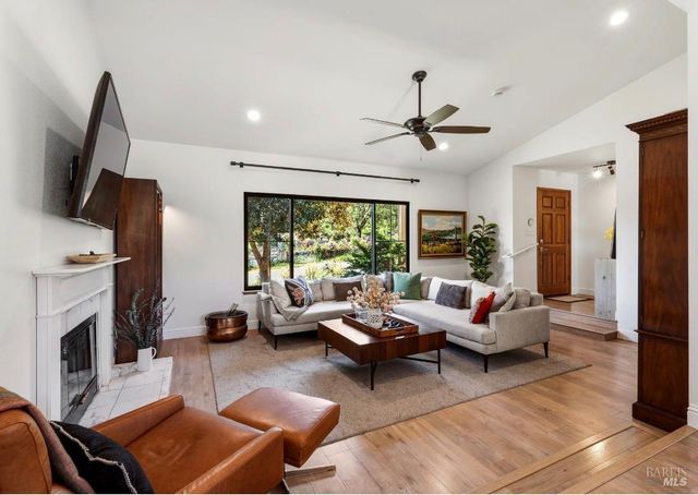 3351 Zaina Ln, Ukiah, CA 95482