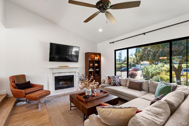 3351 Zaina Ln, Ukiah, CA 95482