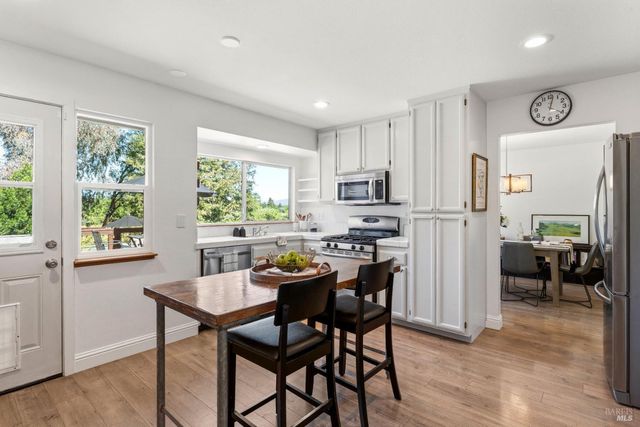 3351 Zaina Ln, Ukiah, CA 95482