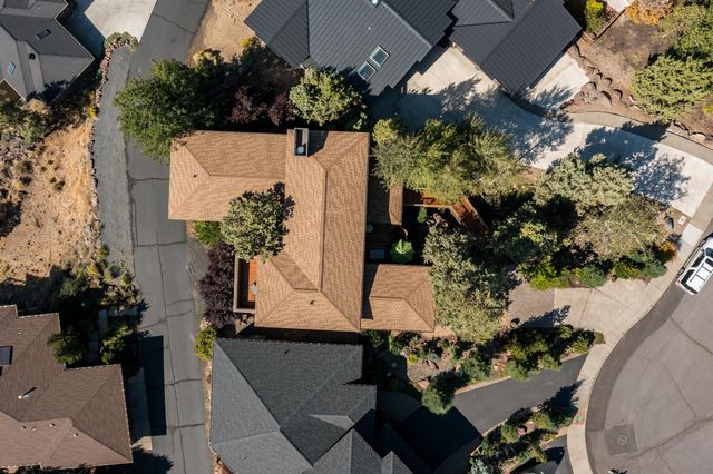 1829 SW Turnberry Place, Bend, OR 97702