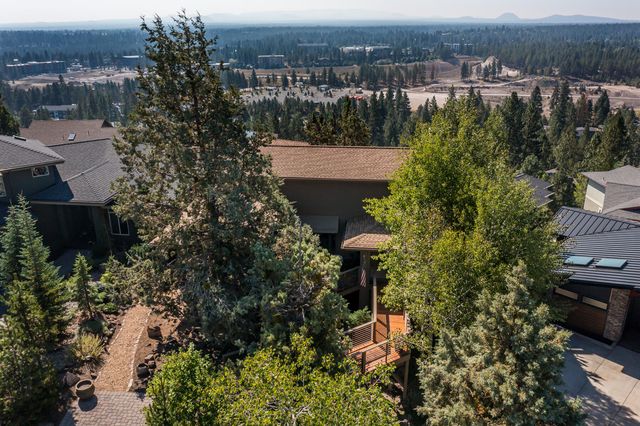 1829 SW Turnberry Place, Bend, OR 97702
