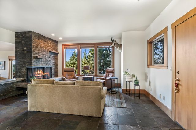 1829 SW Turnberry Place, Bend, OR 97702