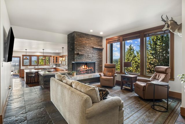 1829 SW Turnberry Place, Bend, OR 97702