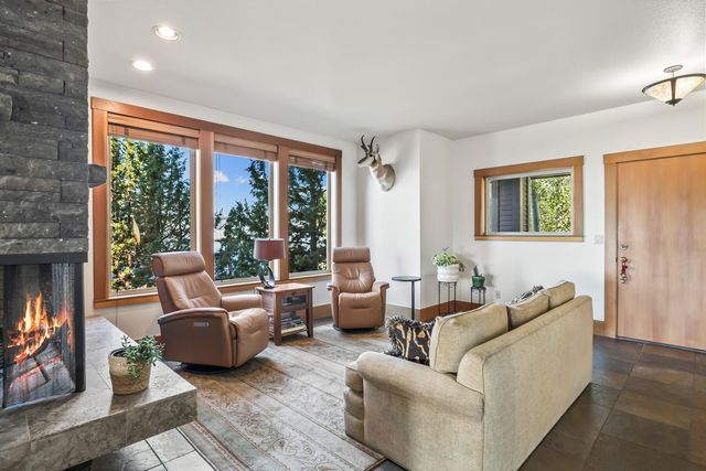 1829 SW Turnberry Place, Bend, OR 97702