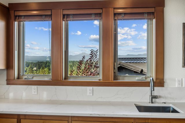 1829 SW Turnberry Place, Bend, OR 97702