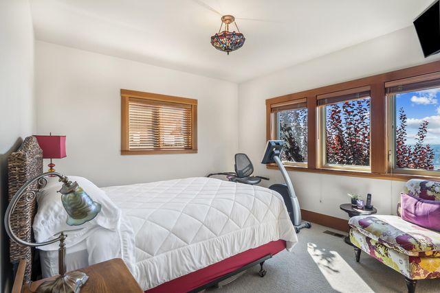 1829 SW Turnberry Place, Bend, OR 97702