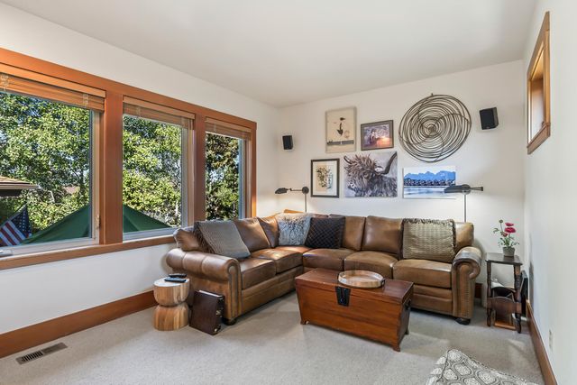 1829 SW Turnberry Place, Bend, OR 97702