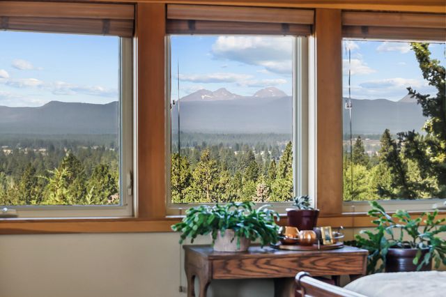 1829 SW Turnberry Place, Bend, OR 97702