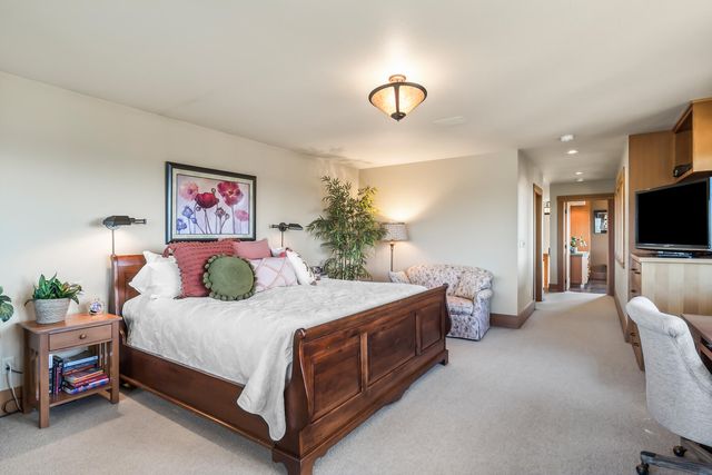 1829 SW Turnberry Place, Bend, OR 97702