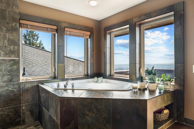 1829 SW Turnberry Place, Bend, OR 97702