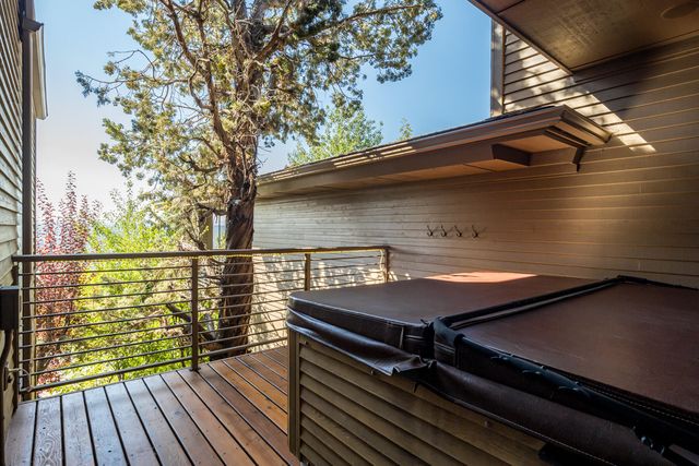 1829 SW Turnberry Place, Bend, OR 97702