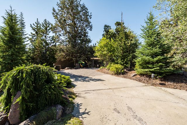 1829 SW Turnberry Place, Bend, OR 97702