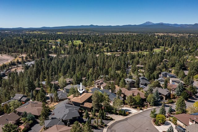 1829 SW Turnberry Place, Bend, OR 97702